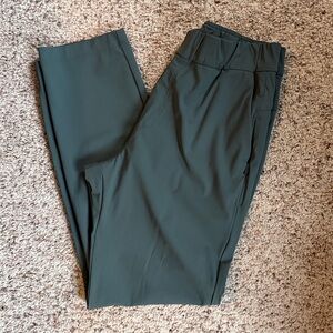 Vuori “Miles” ankle pant - regular length - size small - like new. Green!